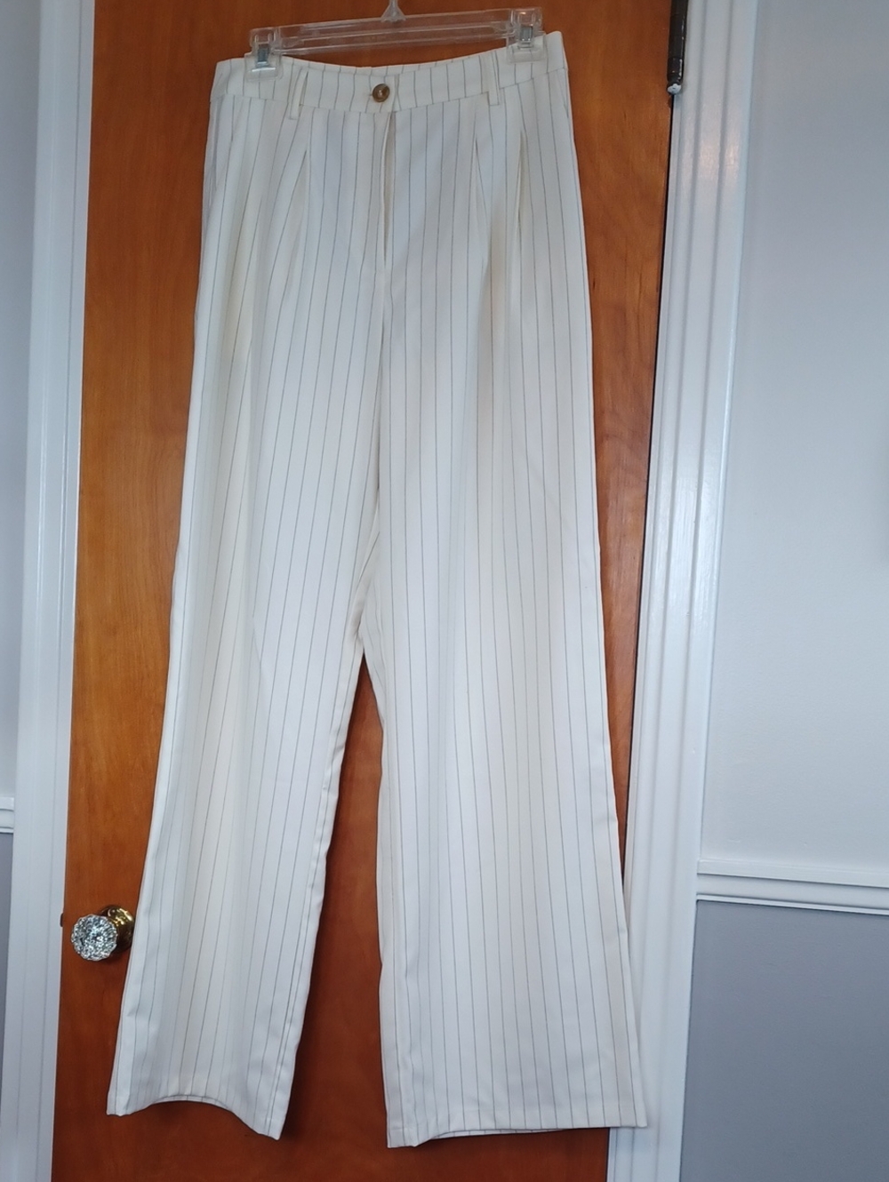 Women'sCream Pinstripe Pleated Wide-Leg Dress Trousers Sz.M. Lineanddot Brand